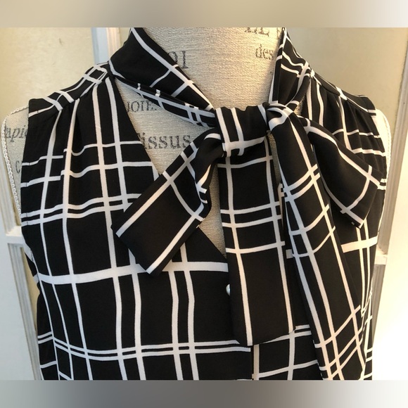 Ricki’s Geometric Patterned Blouse - Picture 2 of 5